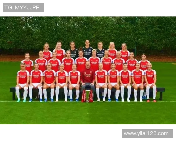 上一届足球球星名单揭晓 豪华阵容引发全球球迷热议 上一届足球球星名单揭晓 豪华阵容引发全球球迷热议